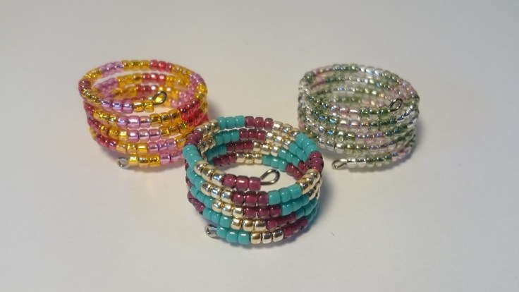 Memory wire with seed bead ring