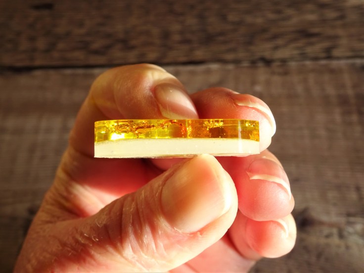 Resin with gilding flakes