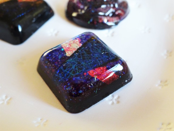 Faux dichroic glass with resin