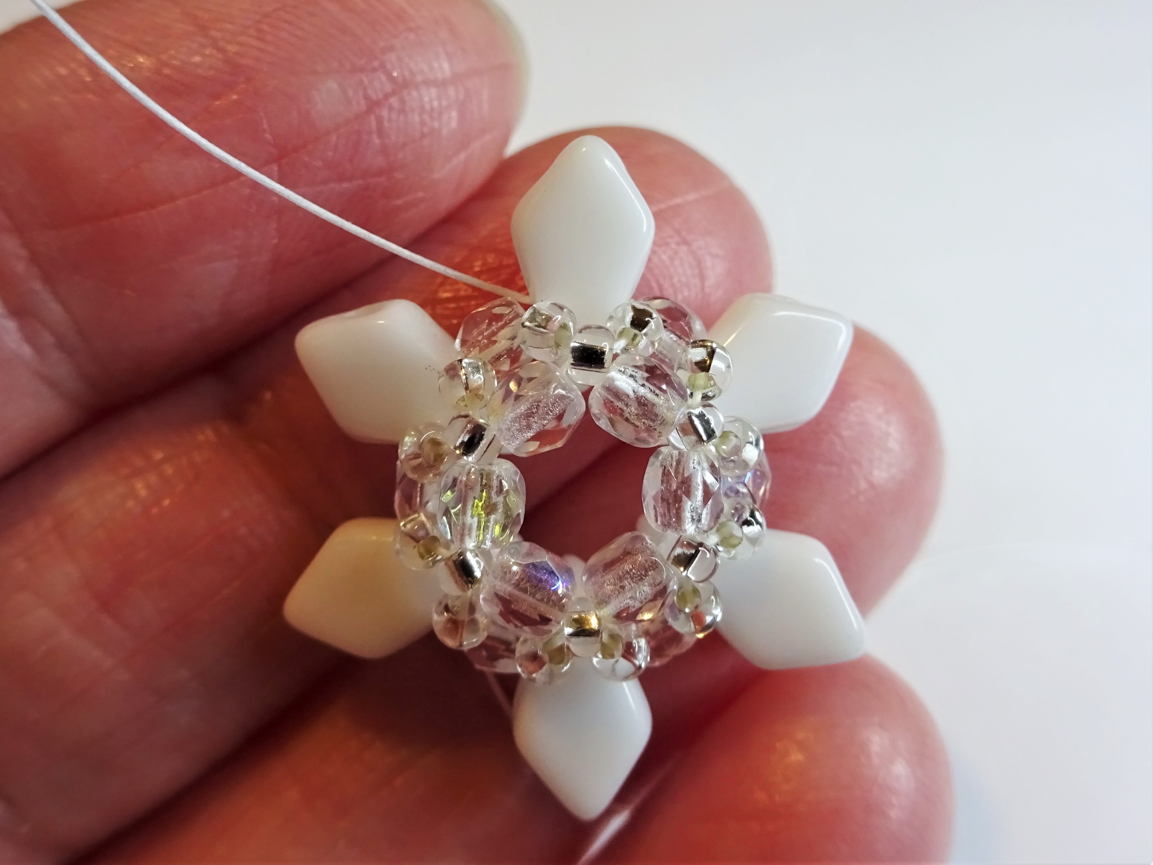 Beadweaving snowflake beadwork tutorial with kite beads
