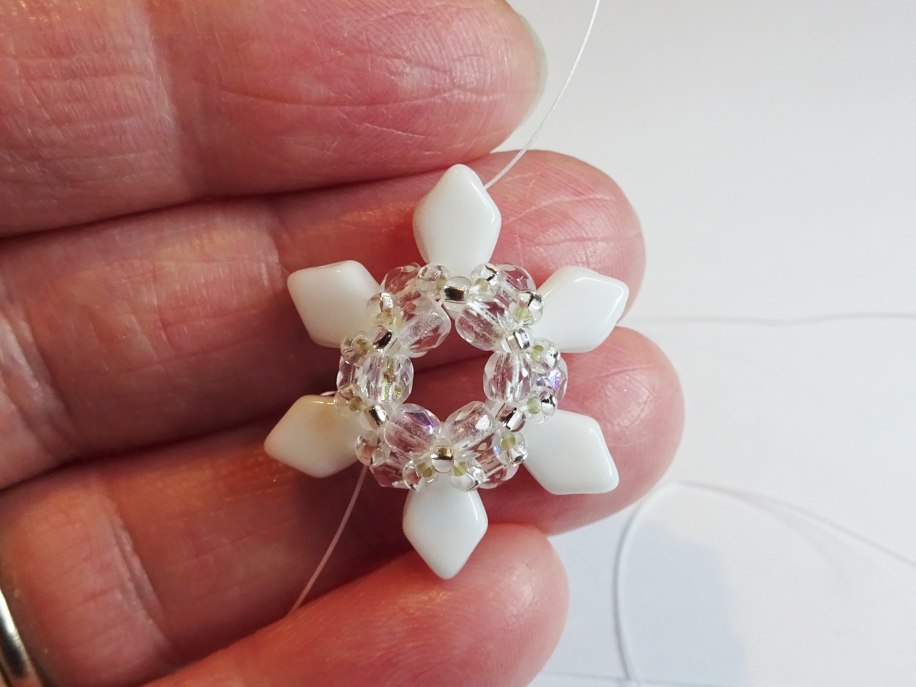 Beadweaving snowflake beadwork tutorial with kite beads