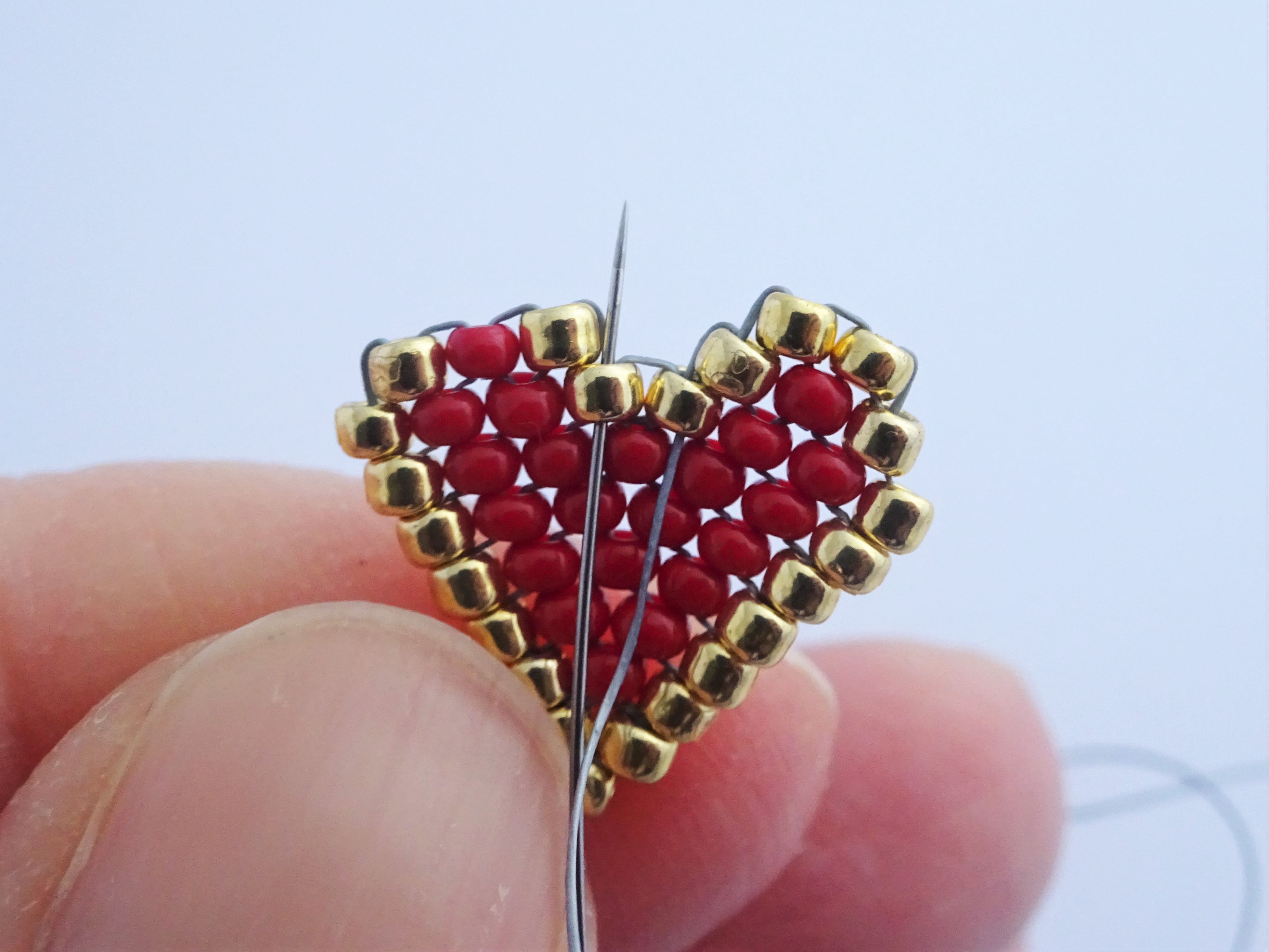 Brick stitch beadweaving heart tutorial / how to increase and decrease brick stitch