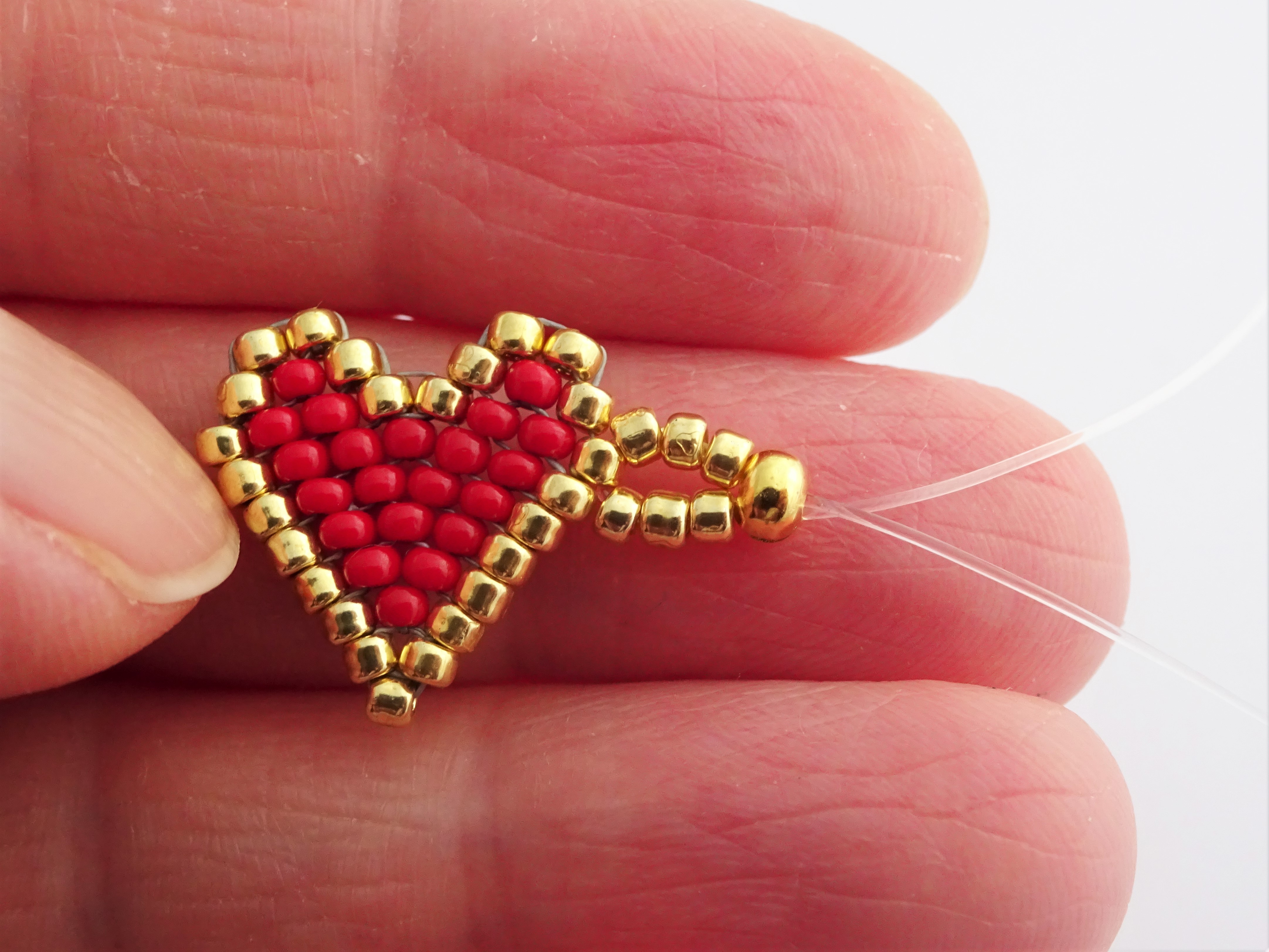 Brick stitch beadweaving heart tutorial / how to increase and decrease brick stitch