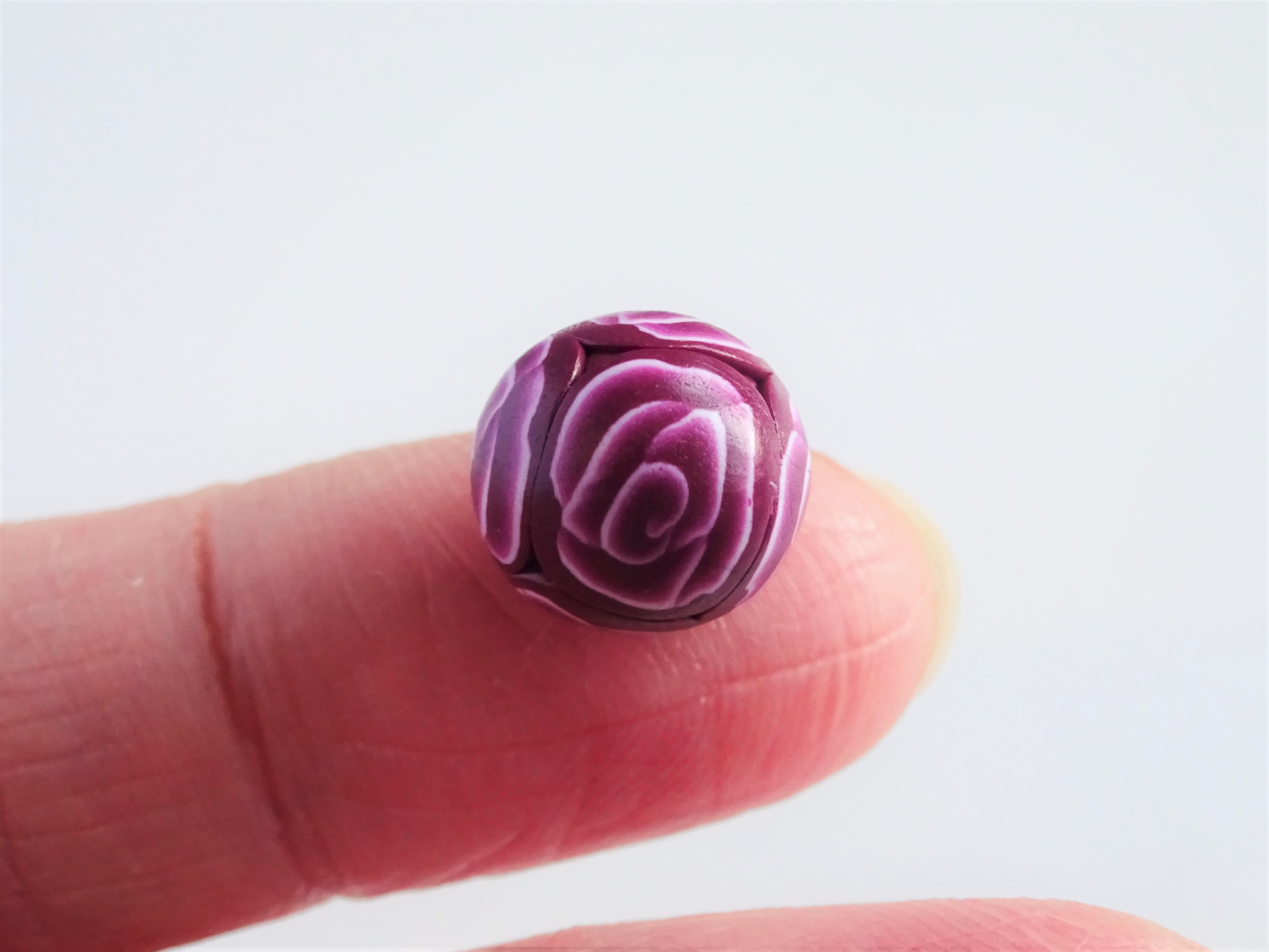 How to use a polymer clay cane to make beads