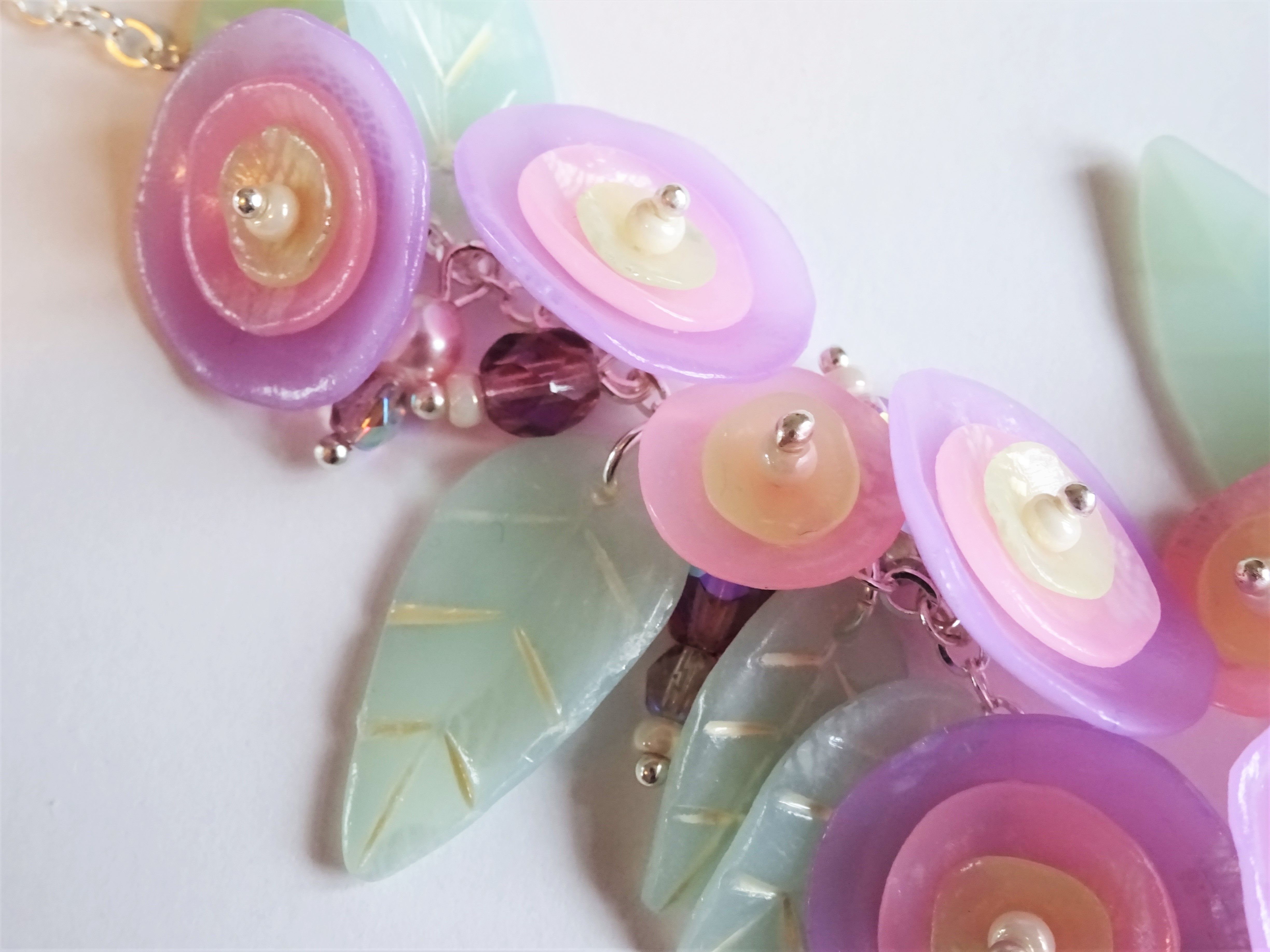 Translucent polymer clay and alcohol inks flower necklace / how to colour polymer clay with alcohol inks