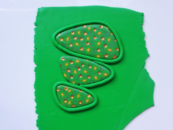 How to make a polymer clay statement necklace using a clay cane