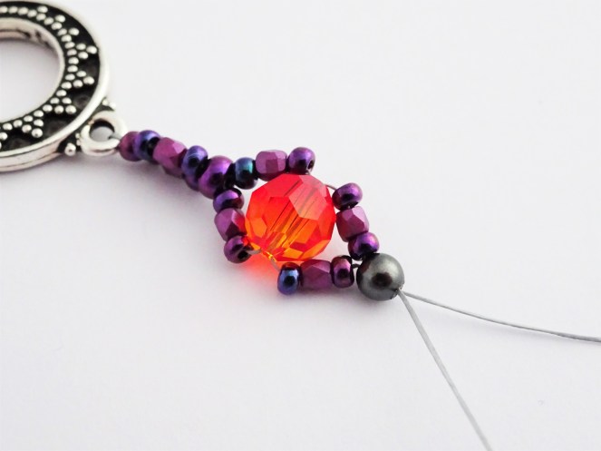 Beadweaving bracelet tutorial / Charm Bracelet with Swarovski Be-Charmed Cat and 6mm Crystals