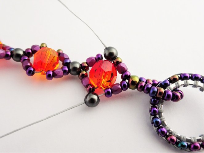 Beadweaving bracelet tutorial / Charm Bracelet with Swarovski Be-Charmed Cat and 6mm Crystals