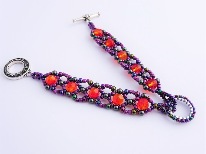 Beadweaving bracelet tutorial / Charm Bracelet with Swarovski Be-Charmed Cat and 6mm Crystals