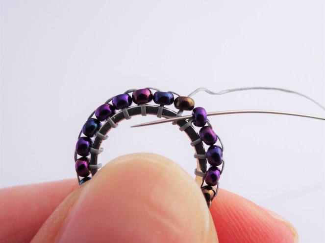 Beadweaving bracelet tutorial / Charm Bracelet with Swarovski Be-Charmed Cat and 6mm Crystals