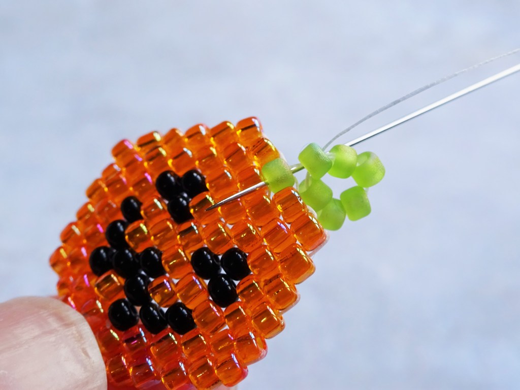 Halloween pumpkin brickstitch earring tutorial