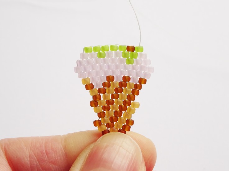 Easy-brick-stitch-ice-cream-cone-tutorial