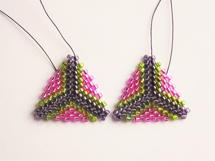 Peyote-stitch-triangle-with-twisted-rope-necklace