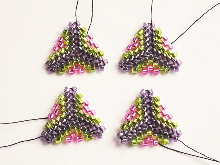Peyote-stitch-triangle-with-twisted-rope-necklace