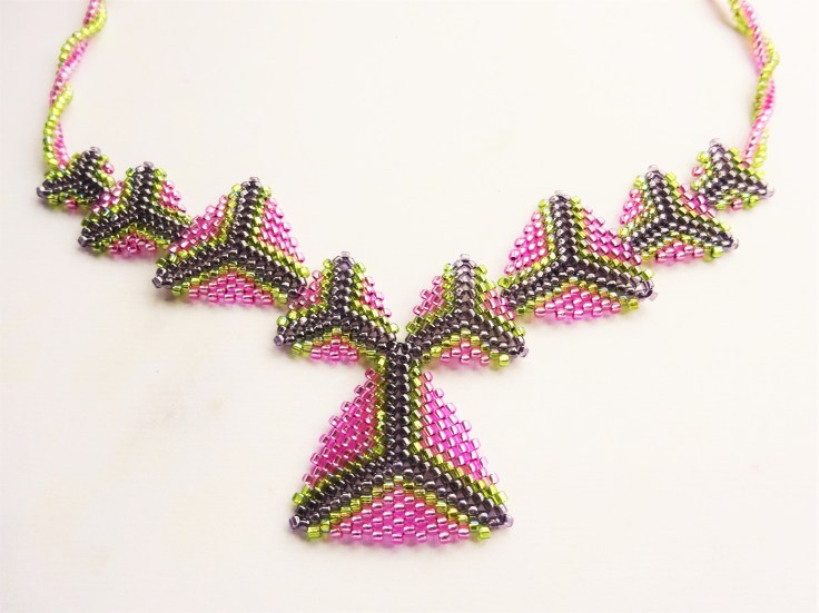Peyote-stitch-triangle-with-twisted-rope-necklace