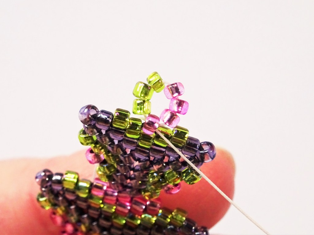 Peyote-stitch-triangle-with-twisted-rope-necklace