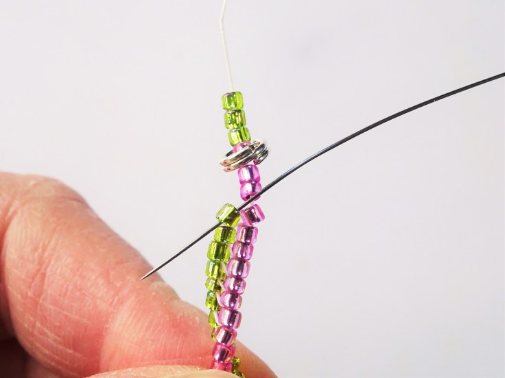 Peyote-stitch-triangle-with-twisted-rope-necklace