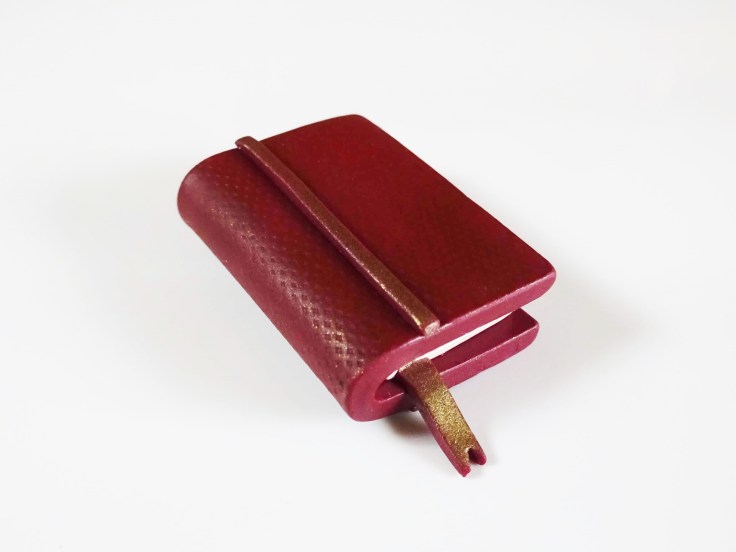 How-to-make-polymer-clay-vintage-books