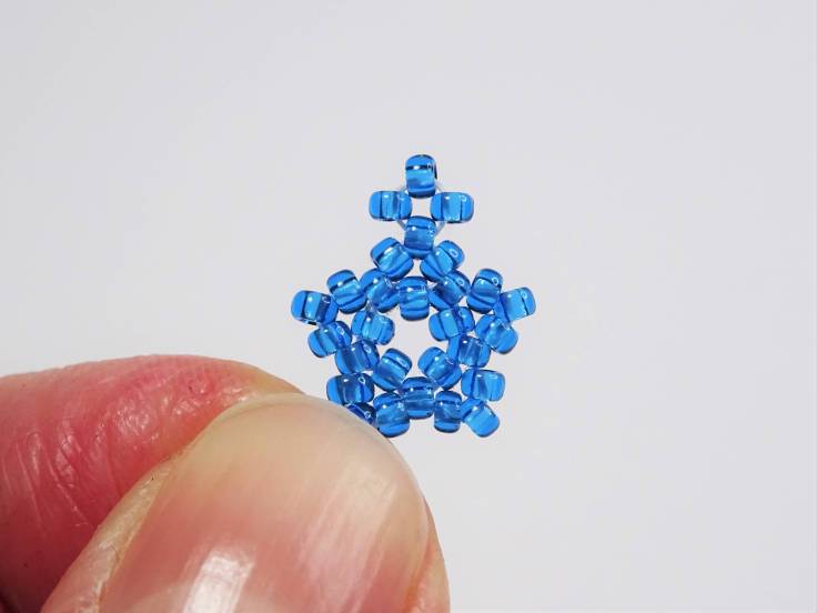 Quick-and-Easy-seed-bead-star-tutorial
