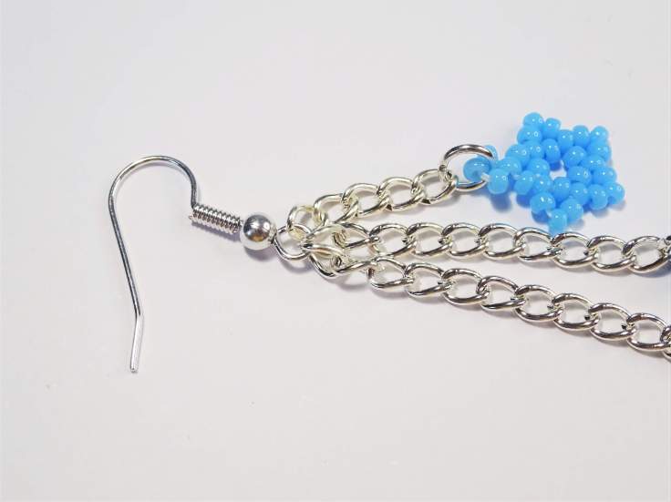 Quick-and-Easy-seed-bead-star-tutorial