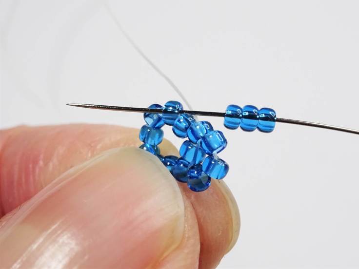 Quick-and-Easy-seed-bead-star-tutorial