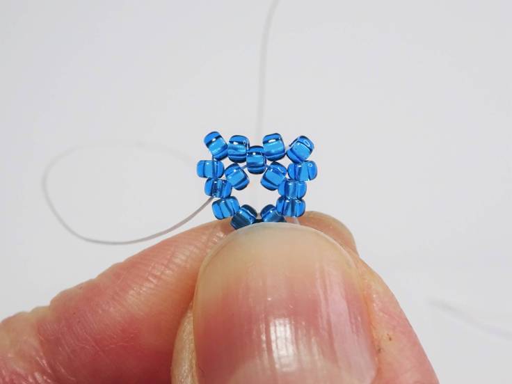 Quick-and-Easy-seed-bead-star-tutorial