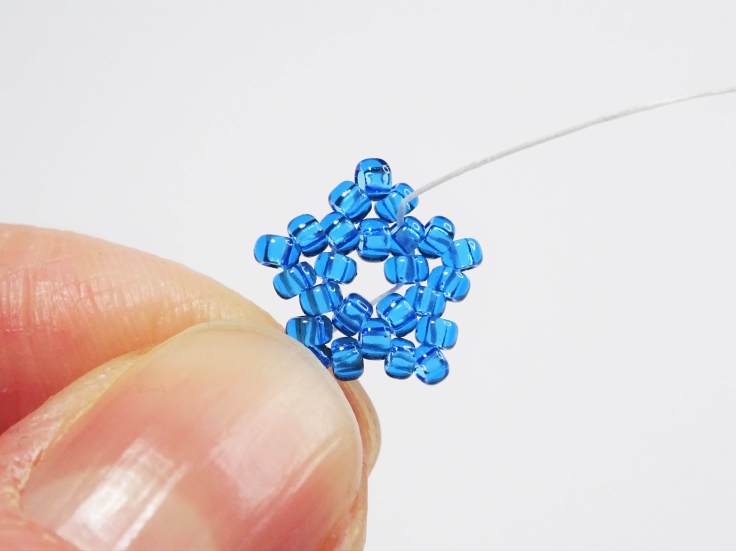 Quick-and-Easy-seed-bead-star-tutorial