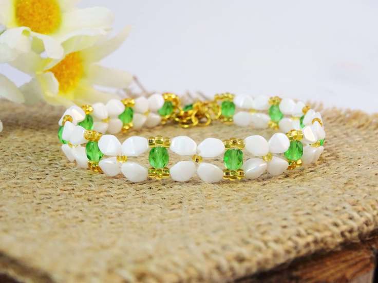 Daisy-chain-beadweaving-bracelet-tutorial-the-artisan-duck