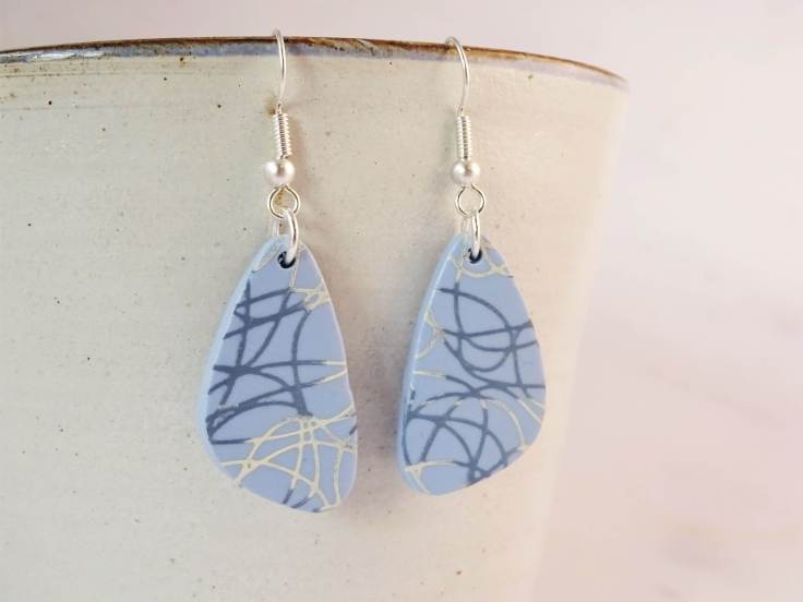 how-to-use-a-polymer-clay-silk-screen-the-artisan-duck