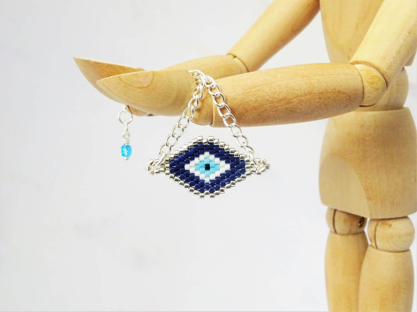 Brick stitch evil eye bracelet tutorial