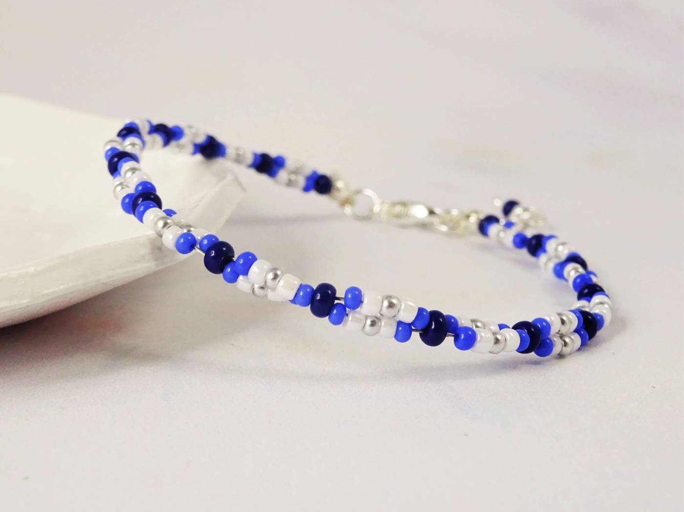 Easy seed bead strung bracelet tutorial