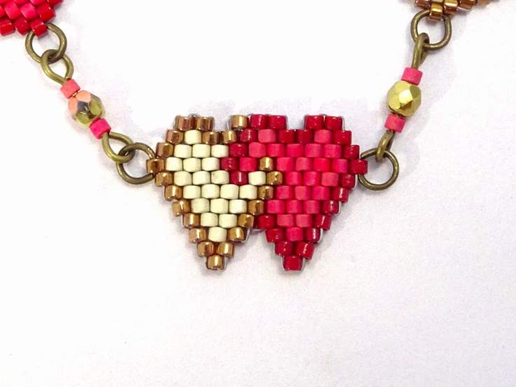 Entwined hearts brick stitch pattern and tutorial