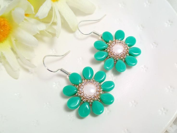 Beaded earring made using Pip and Candy beads with a seed bead bezel