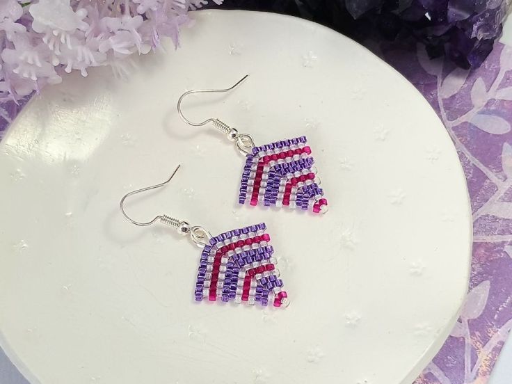 Finished beaded kite earrings in a white dish
