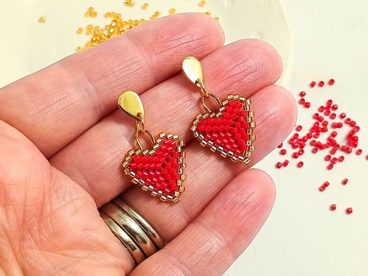 Peyote triangle heart earrings 